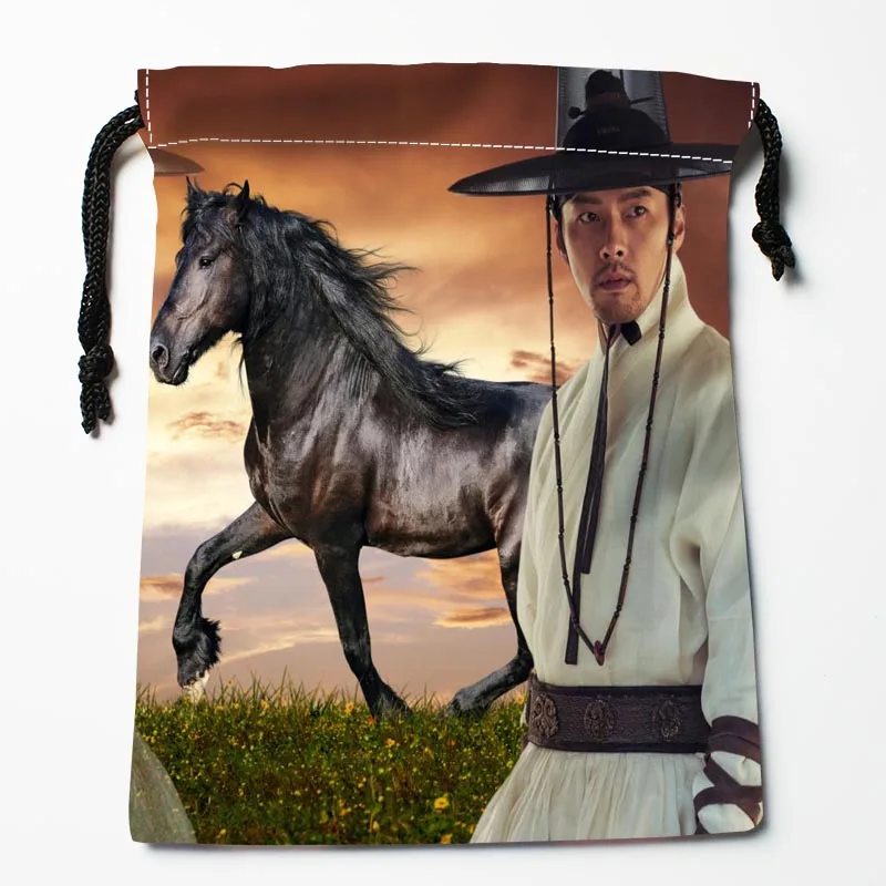 Funny Hyun Bin KPOP borse con coulisse 18 x22cm morbido tessuto di raso riutilizzabile borsa per vestiti borsa per scarpe borse 1014