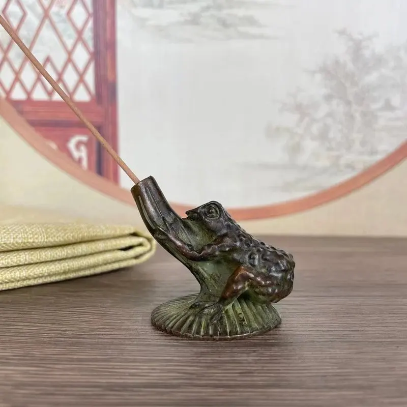 Metal lotus leaf frog holder, incense stick socket, tea ceremony decoration, small copper ornament, antique item.