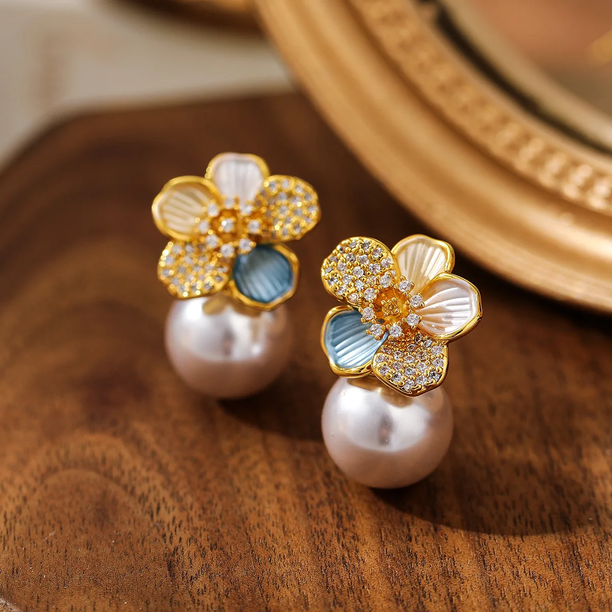 Copper-plated flower stud earrings for women, elegant and luxurious ear jewelry for ladies