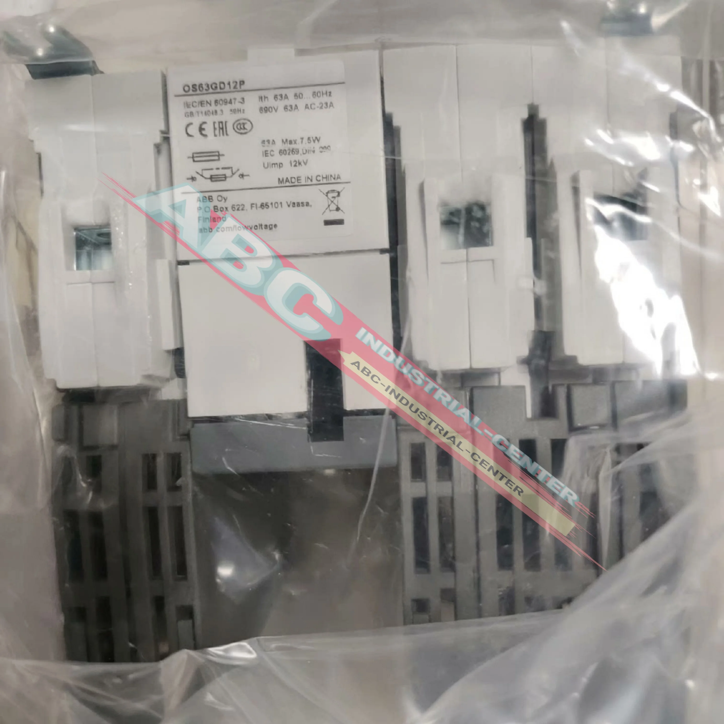 

OT100F3 1SCA105004R1001 Изолирующий переключатель марки OT100F4N2 1SCA105018R1001 новый