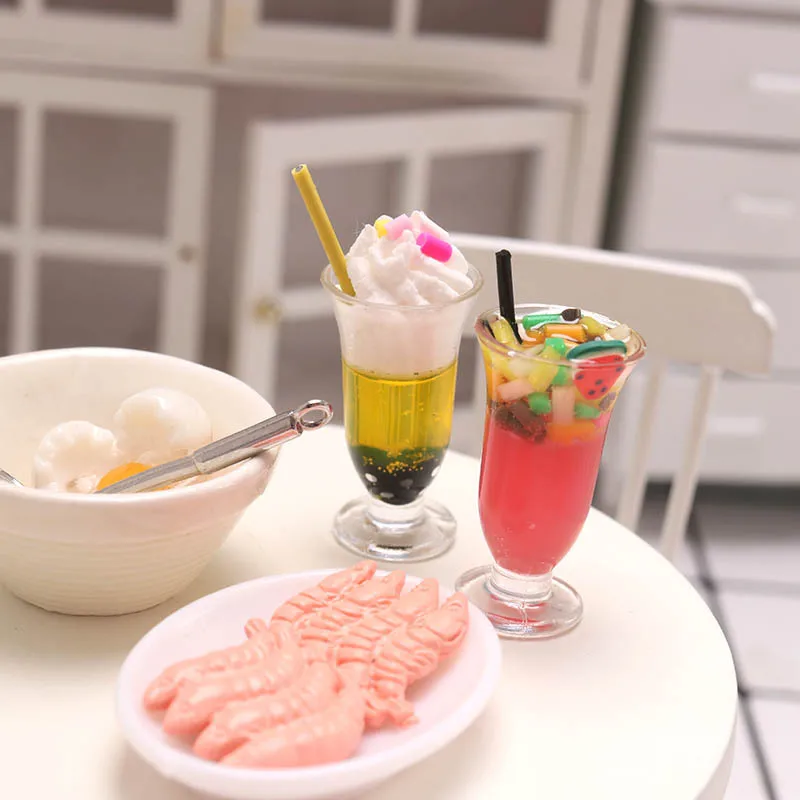 

5pcs 1:12 dollhouse miniature Ice cream drink mini ice-Cream Parlour juice Strawberry Shake soft drink Dolls House Accessories