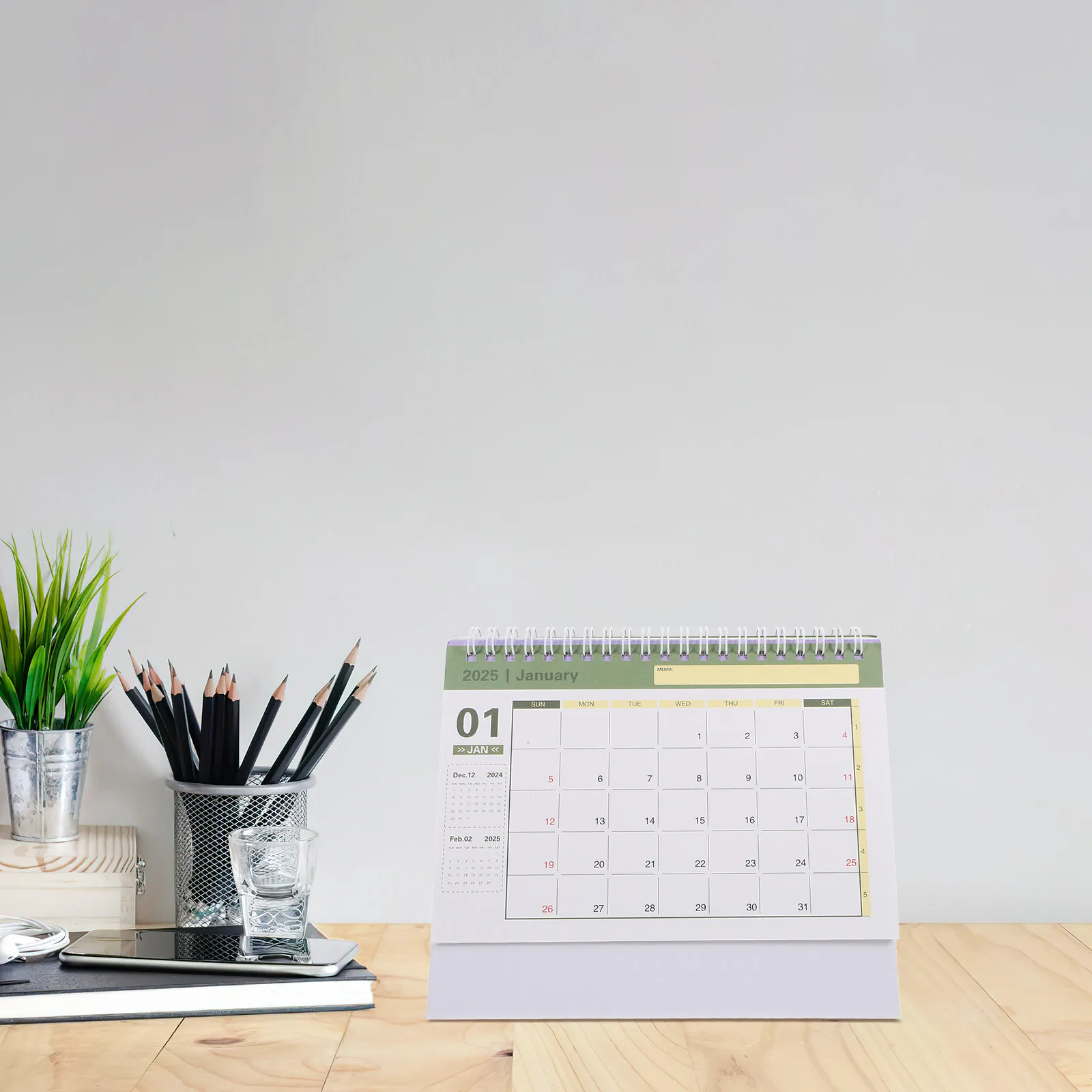 English Desktop Calendar Thick Paper Minimalist Design Portable Desk Calendar for Office Home 2024 2025 Academic Standing
