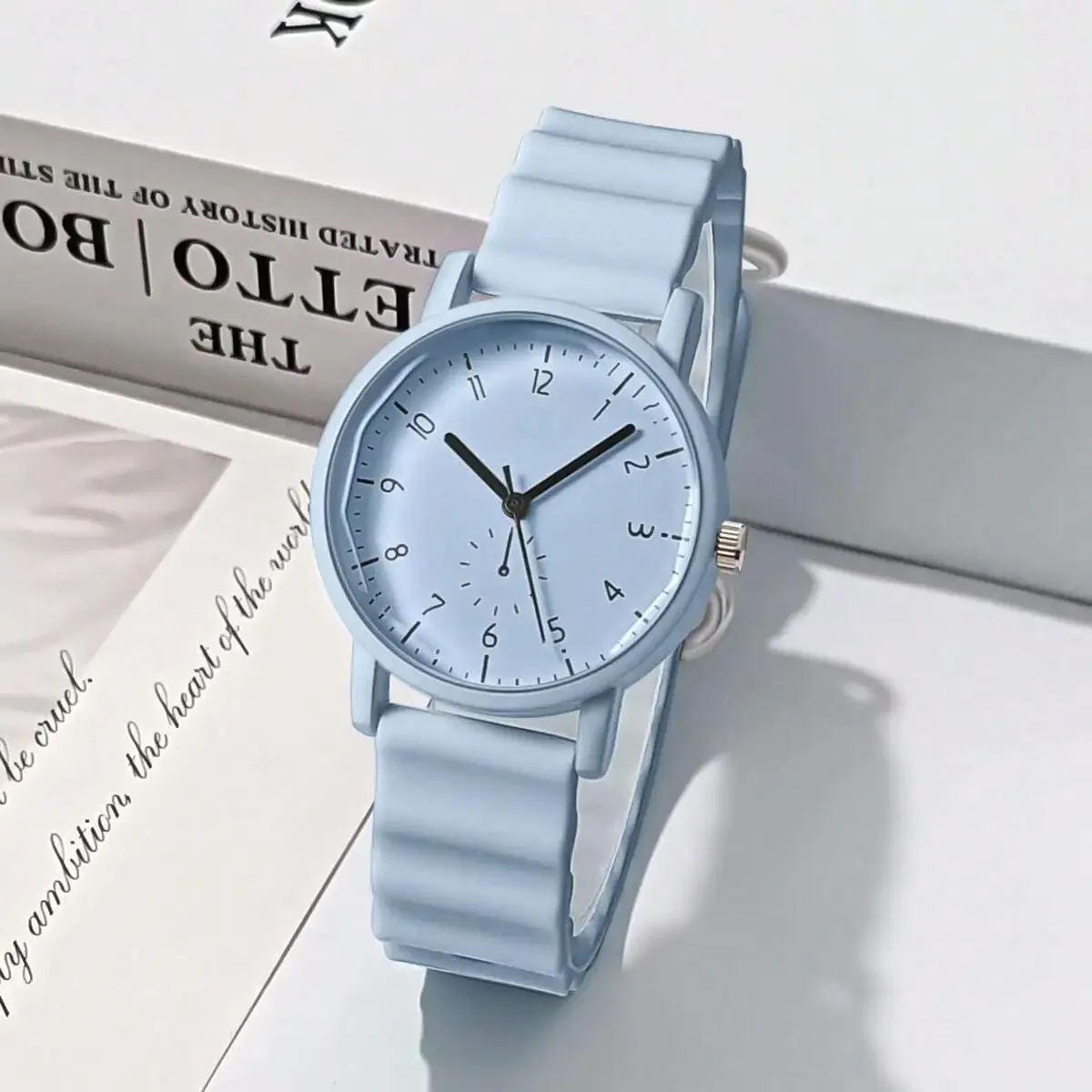 

A Ladies Fashion Casual Simple And Cute Watch With Blue Color Matching Quartz Wristwatch With Wavy Silicone Strap