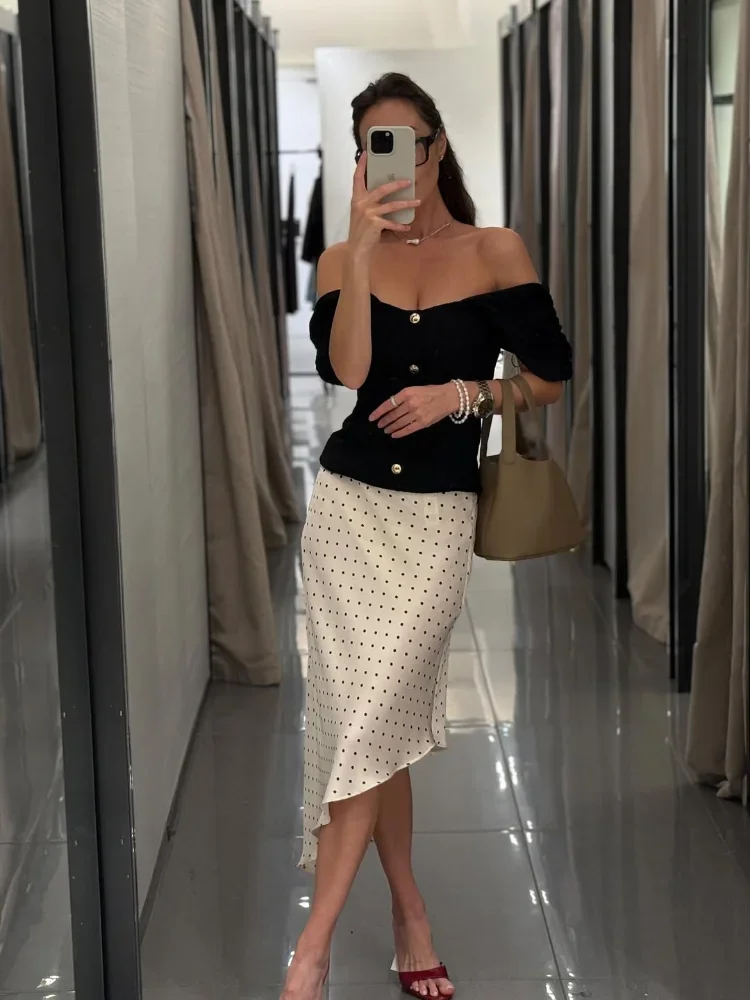 

Элегантная черная футболка с пышными рукавами и изысканным корсетным лифом, женская модная блузка с квадратным вырезом и золотыми пуговицами, новинка 2026 года, повседневные топы для женщин