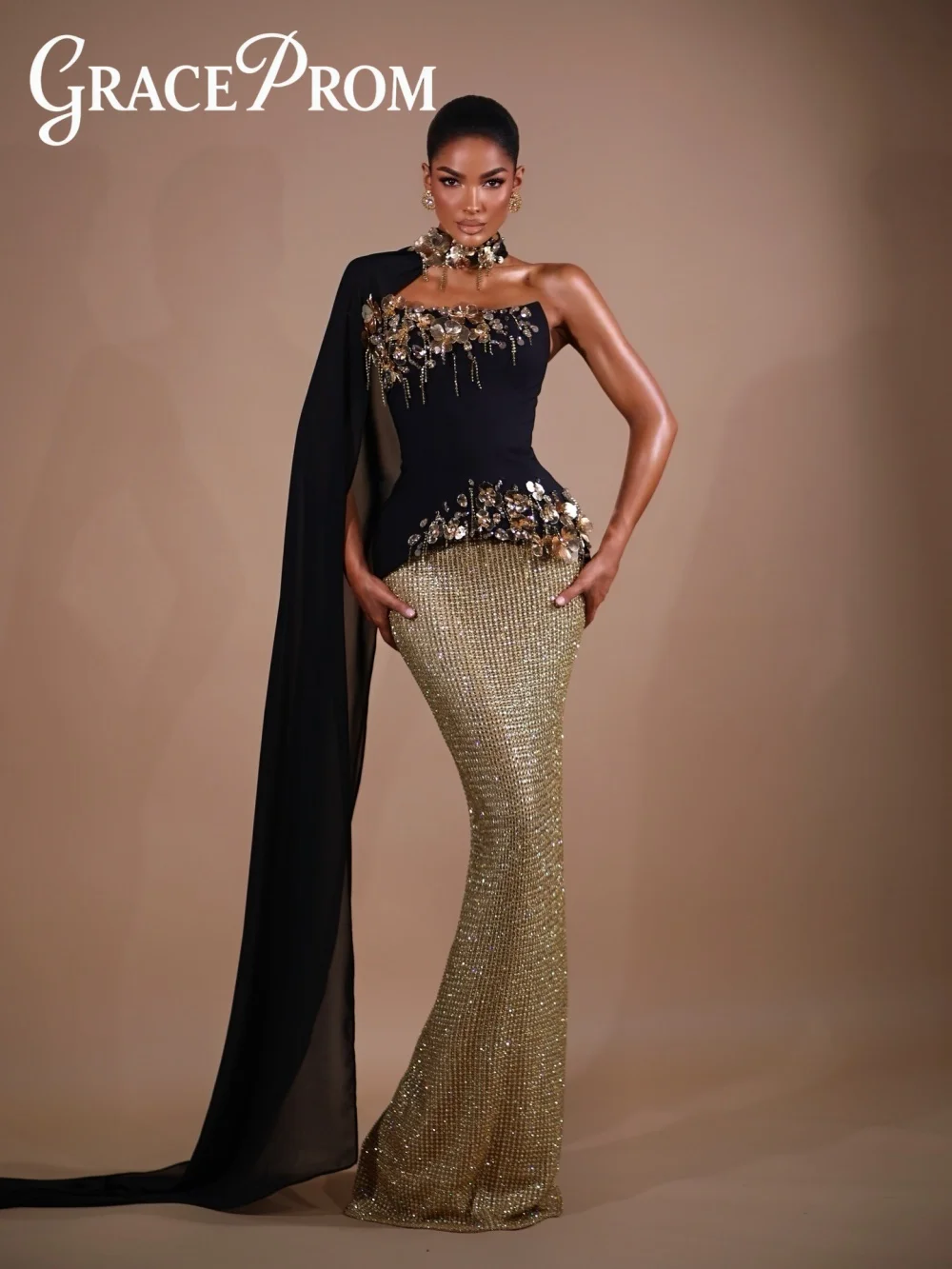 GraceProm Einschultriges Cape-Kleid Schwarz-Gold Abendkleid 2026 Blumen-Kristall-Teppichkleid Bodenlange Partyrobe Robes de Soirée – Detail 3