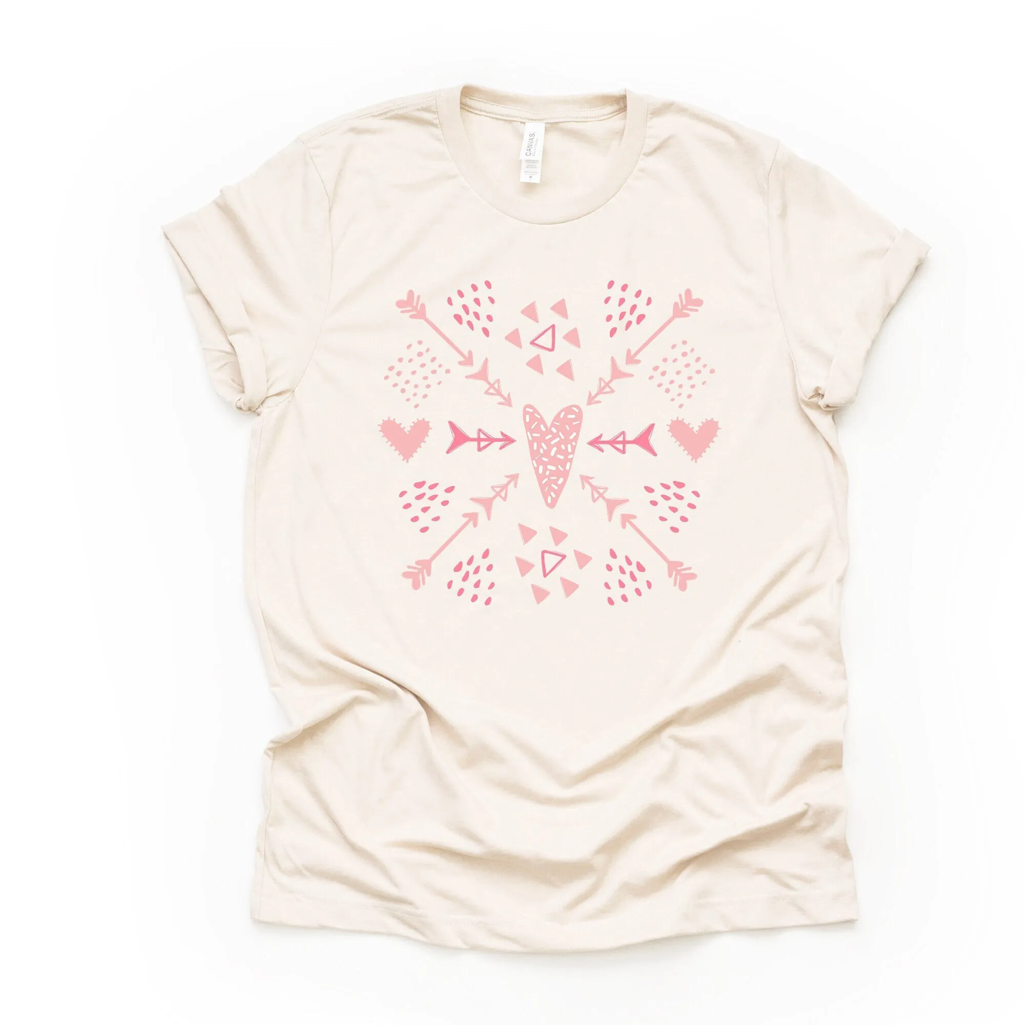 Valentinstag T-Shirt Boho Valentinstag Pfeile und Herzen Design auf Premium Unisex 2 Farbauswahl 2x 3x 4x plus Größen erhältlich