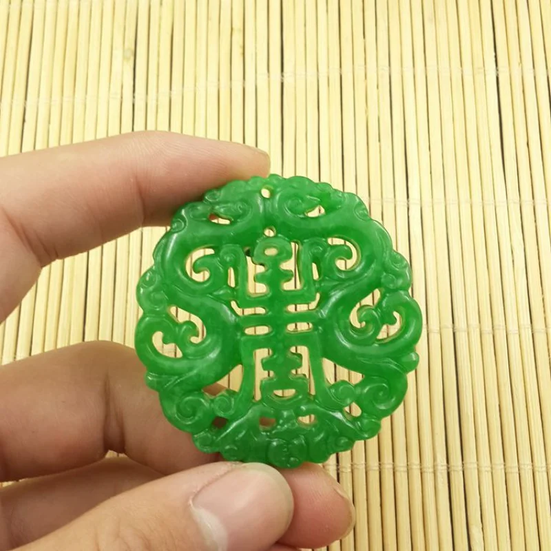 

Myanmar Quartzite Imitation Jade Hollow Dry Green Iron Dragon Sheng Double Dragon Birthday Emerald Happiness and Longevity Jade