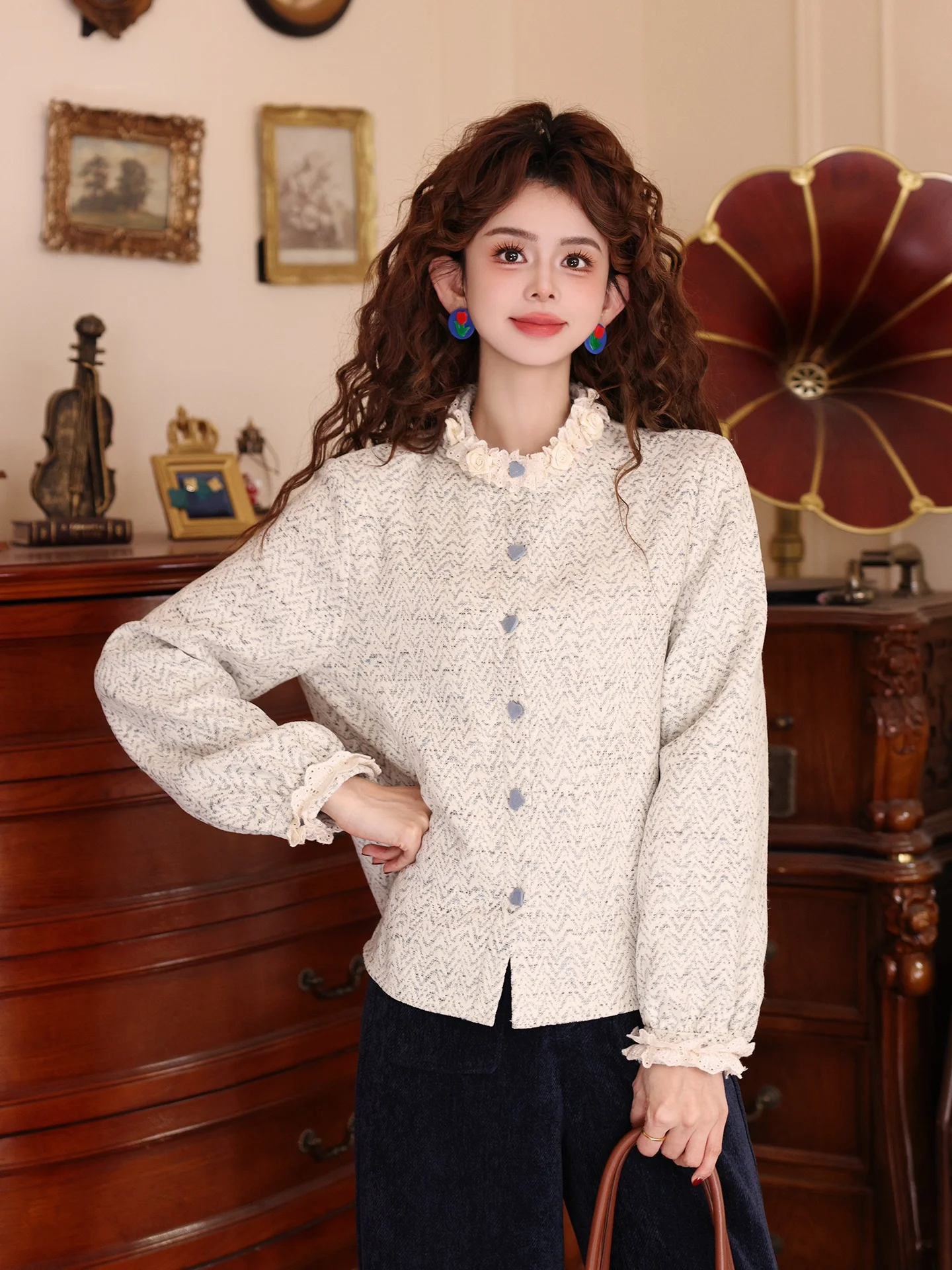 

Chen Jiajie Evening Breeze Long Sve Women's irt 2025 New Sle Lace Collar Versatile Loose Autumn Winter Top