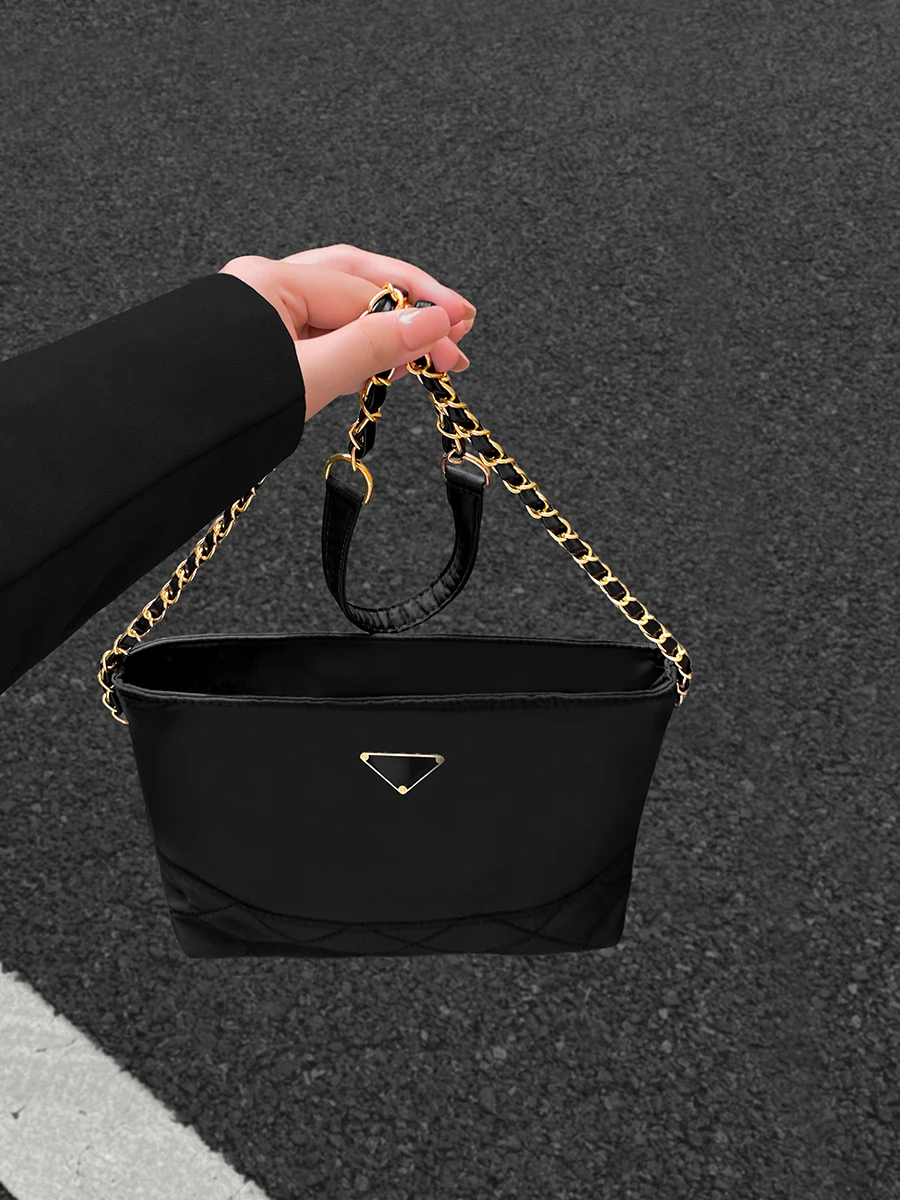 Oxford Cloth Bag Women Summer Large Capaci 2024 New Popular Chain Messenger Bag Casual Bucket Bag This Year