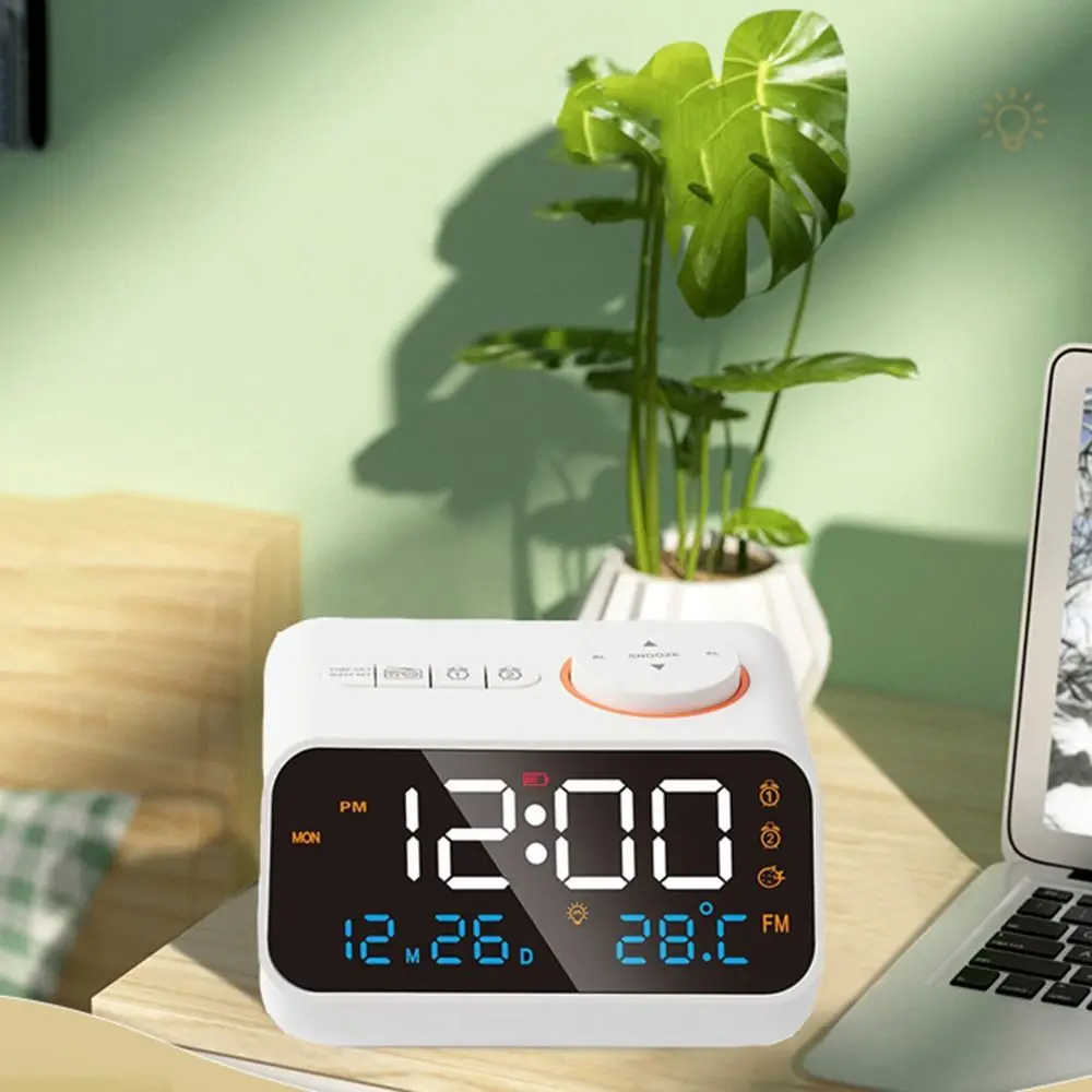 

Adjustable Volume FM Radio LED Alarm Clock USB Charging Thermometer Small Digital Clock Memory Function Connectable Earphones