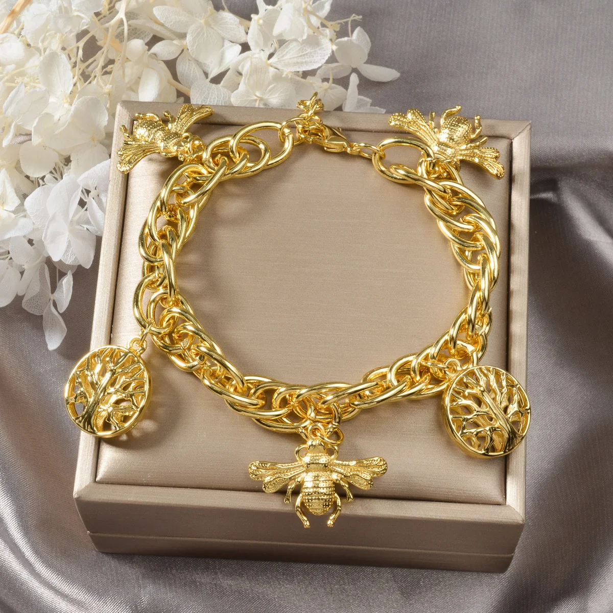 

Fashion Bee Life Tree Bracelet Trendy Chain Bangle 18K Gold Plated Charm Bracelets Versatile Jewelry Gift for Women Girlfriend