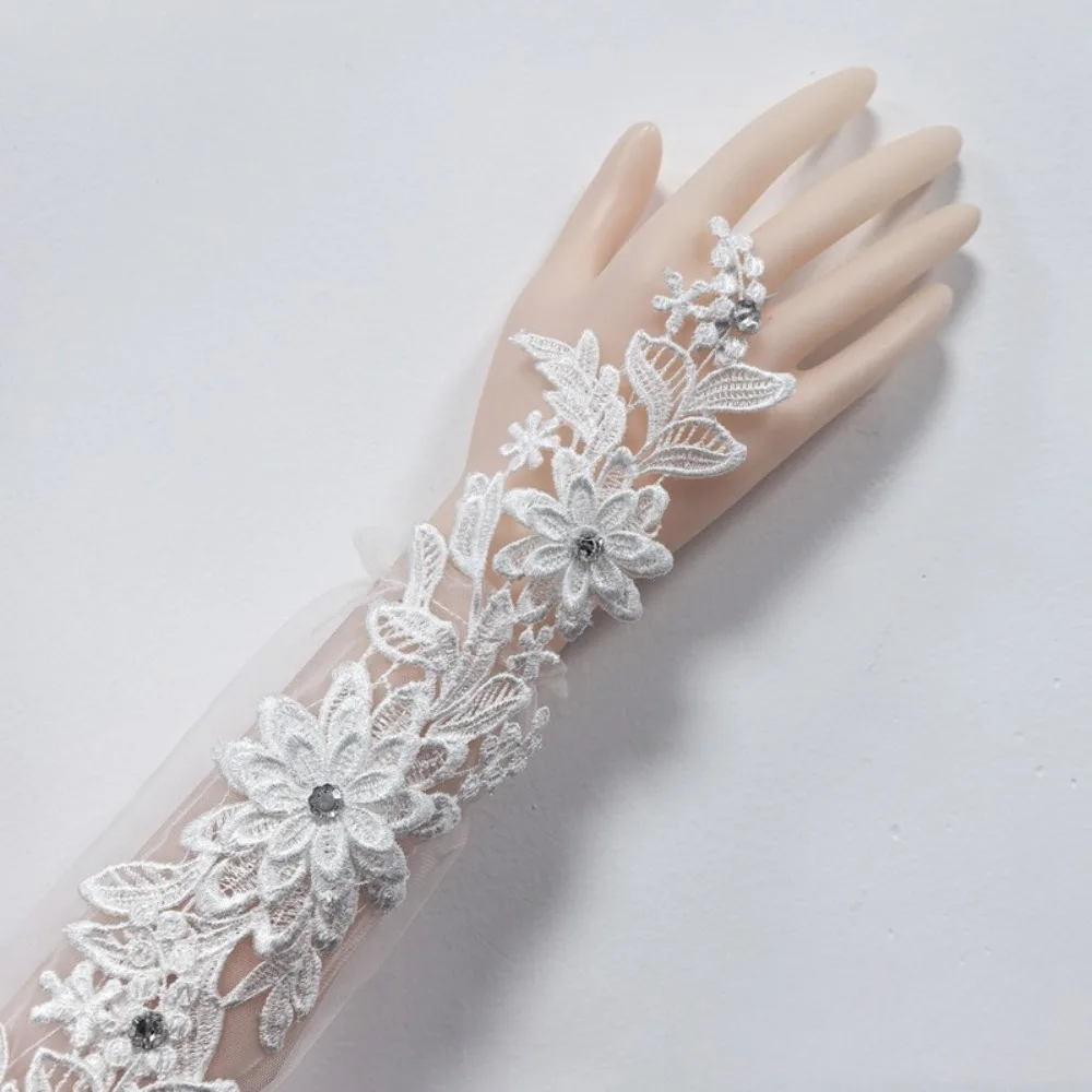 

New Lace Embroidery Bridal Gown Mittens Pearl Long Wedding Bridal Gloves Diamond Hollow Out Tulle Gloves Party Dress