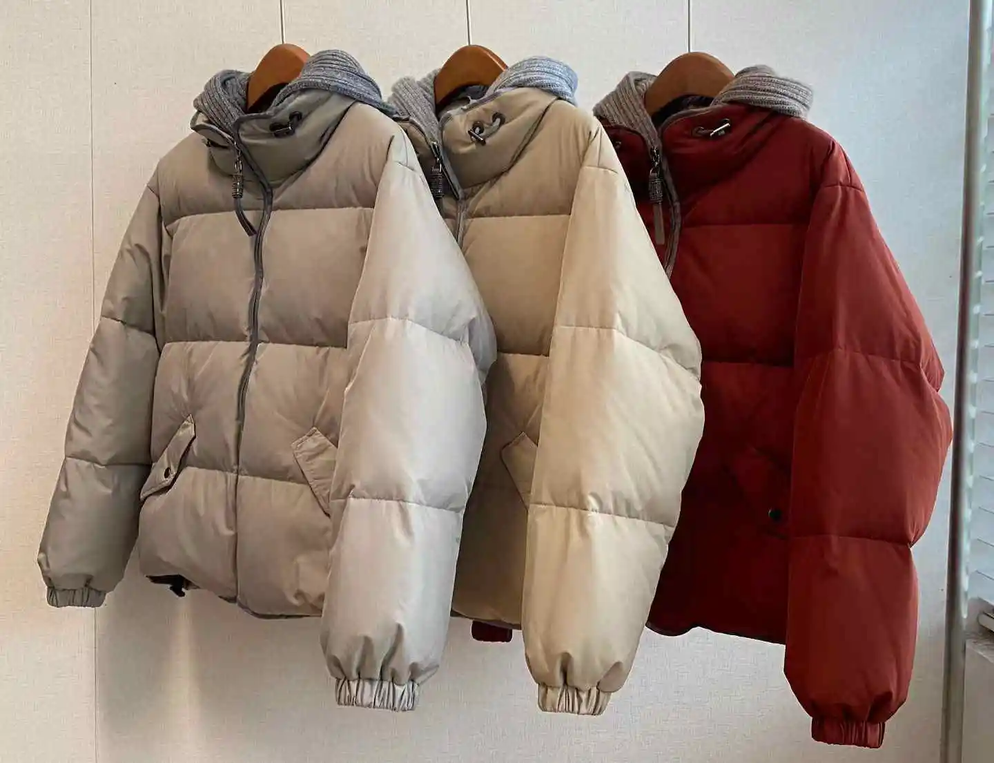 25 novo inverno feminino estilo de duas peças de lã de malha capuz removível branco ganso para baixo casaco curto