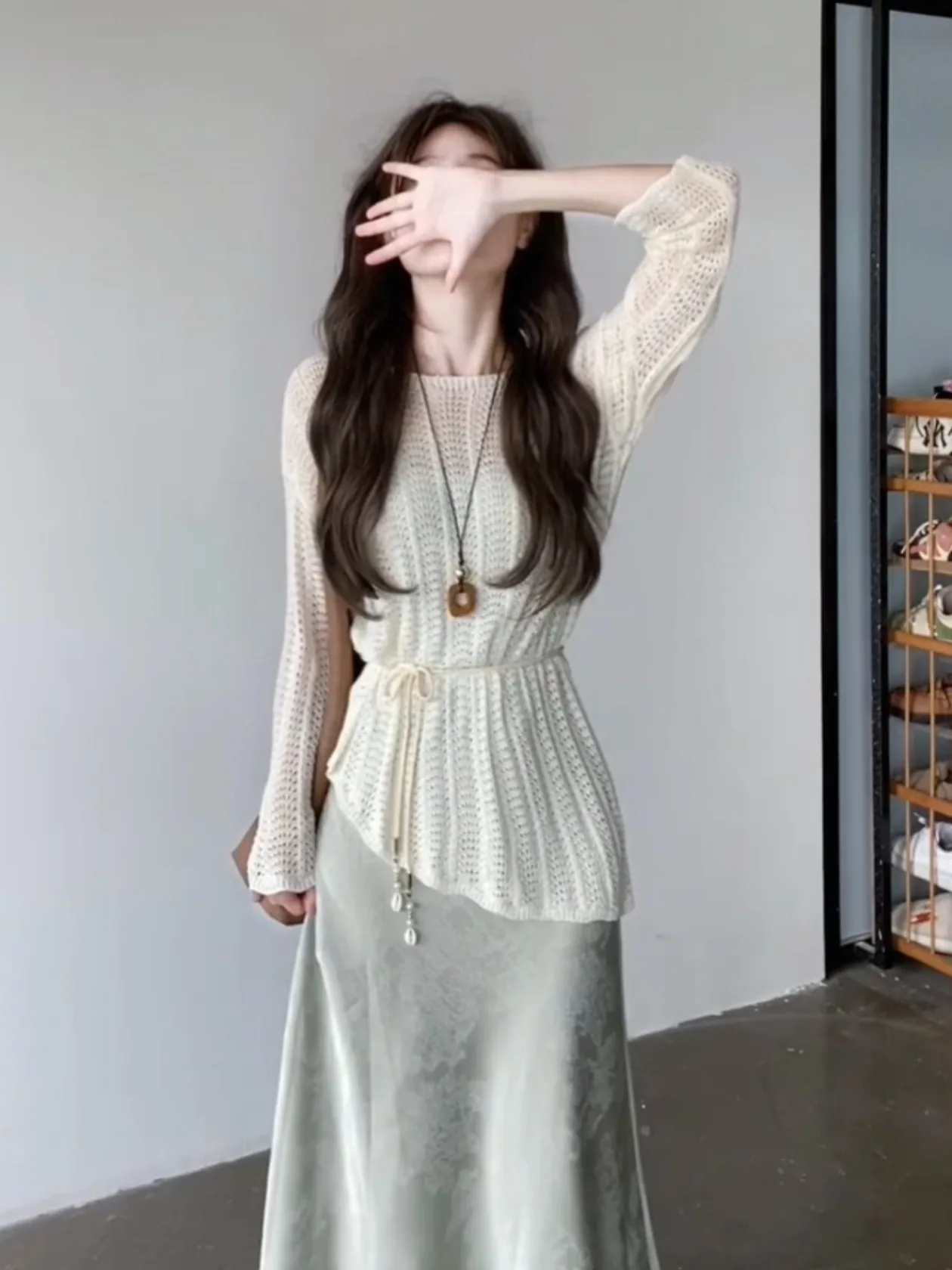 

Женский вязаный топ с длинными рукавами и вырезами, с завязками на талии, утягивающий, весенний, модный, мягкий, из полиэфирного волокна