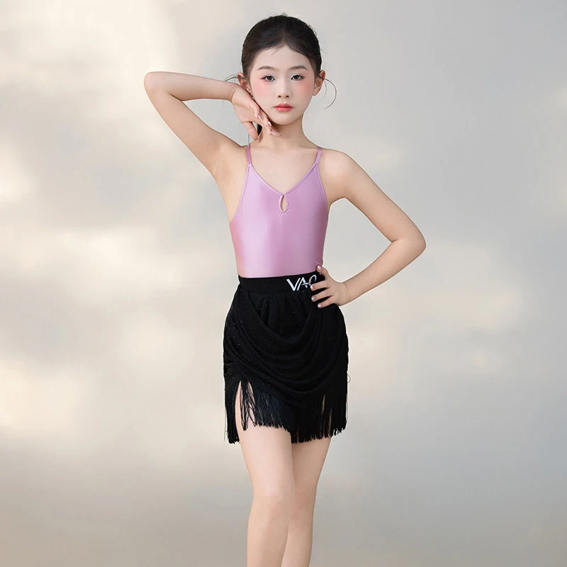 

Новые костюмы для выступлений в латиноамериканских танцах 2026 года для девочек: топы без рукавов, черные юбки, комплект для ча-ча-ча, румбы, танго, латиноамериканских танцев XH4324