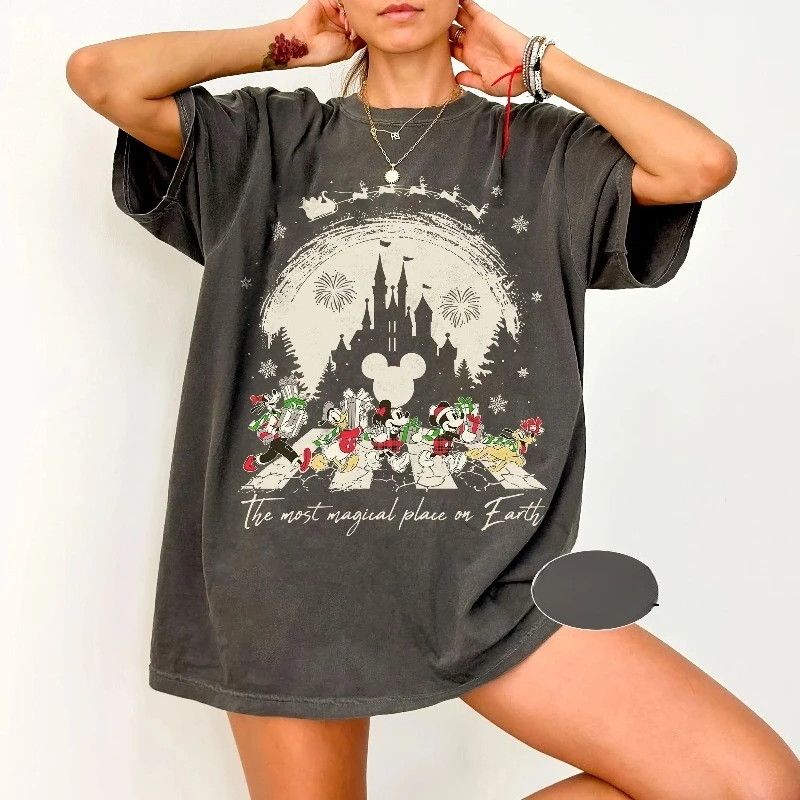 

Ретро рождественские рубашки Диснея «Самое волшебное место на Земле» Винтажная рубашка с Микки и друзьями