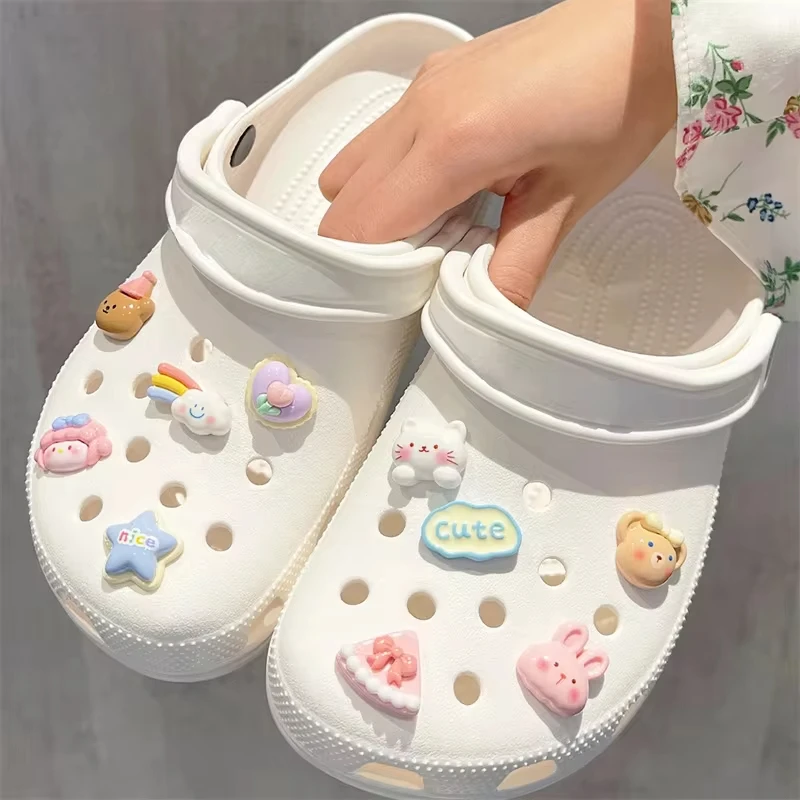 2024 New Hot Sale Diy Hole Shoes Charms Cartoon Rainbow Bear Shoe Decoration Buckle Quality Garden Shoe Decoration Girl