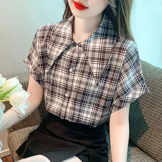 Kariertes, kleines Chiffon-Hemd mit spitzem Kragen für Damen, kurzärmelig, neues Sommer-Design, modisches Oberteil