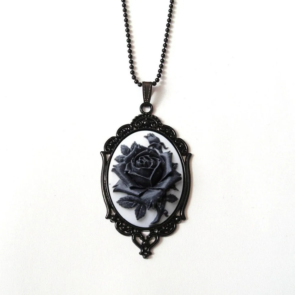 Retro Victoria Black Oval Stereo Relief Red Black Rose Flower Pendant Beaded Chain Necklace for Women Jewelry Accessories Gifts