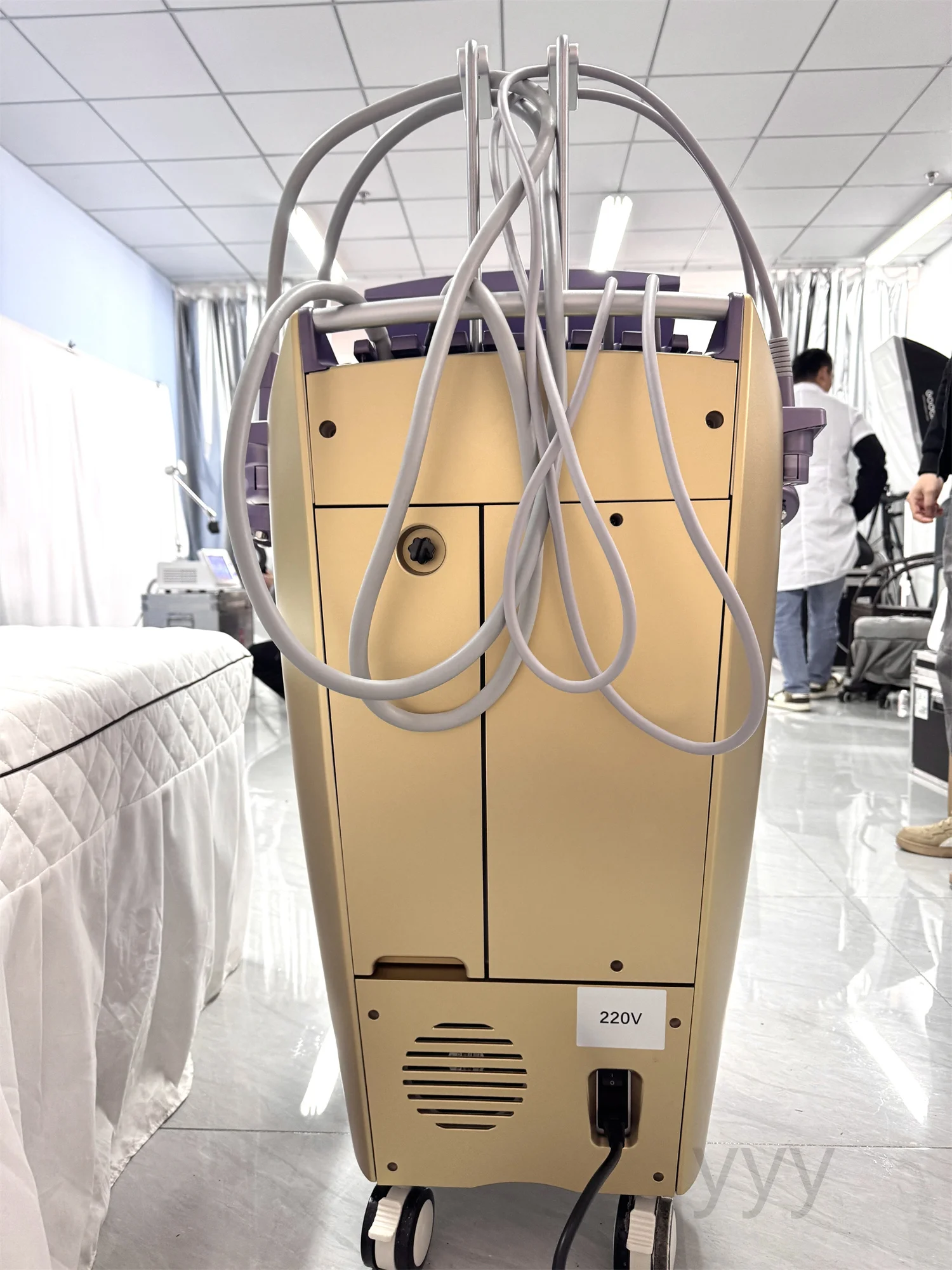 

Venus Legacy: Новое оборудование для подтяжки кожи, вакуумного массажа, удаления целлюлита и лифтинга кожи. Аппарат для спа-процедур.