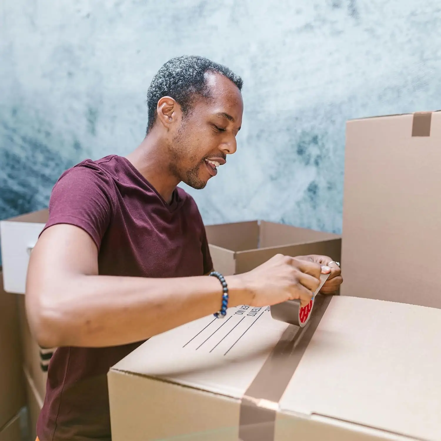 شريط تعبئة بني منخفض الضوضاء، شريط طرود قوي التحمل، تغليف لوجستي BOPP، غراء مكتب (5 سم × 66 م/100 م)