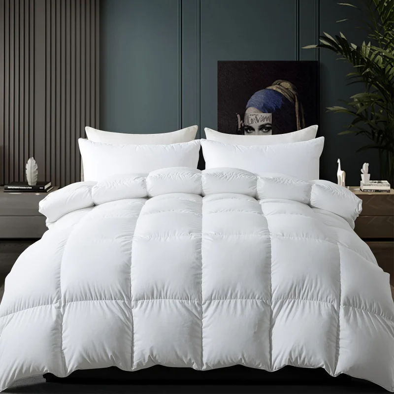 Luxurious white Italian white goose down duvet, ultra-soft with 650 fill power.