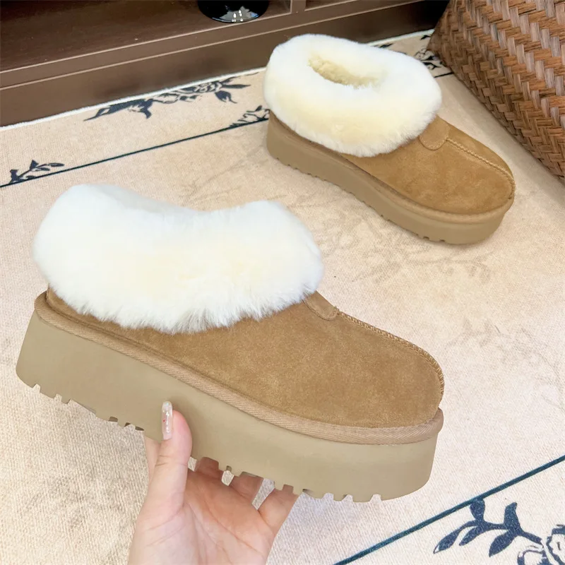 

Tas-Inspired Boots with Fold-Over Collar. Genuine Shearling & A Chunky Sole For Style & Warmth.