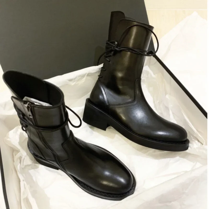 

2024 Autumn and Winter New Temperament Female Boots British Wind Strap Midtube Handsome Women's Shoes