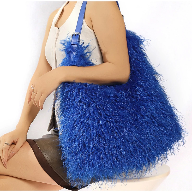 Lange, lockige, flauschige Plüsch-Umhängetasche, Y2k-Mädchenmode, große Damen-Winterhandtasche, einfarbige Tragetasche – Detail 26