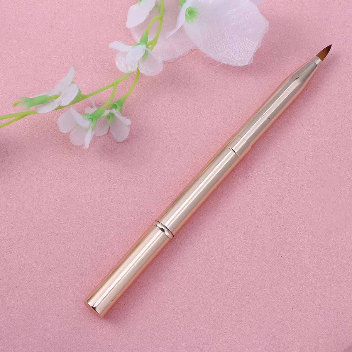 1Pcs Extendable Lip Brush Applicator with Soft Bristles Ideal for Lipstick Gloss Precision Application Easy to Carry Daily