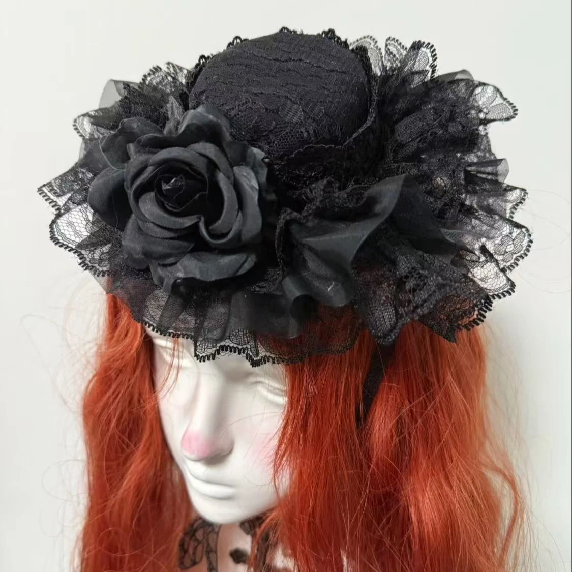 

Изысканная темная кружевная заколка для волос с цветочным узором, готические головные уборы в стиле Лолита с розами, великолепный мини-шляпный головной убор