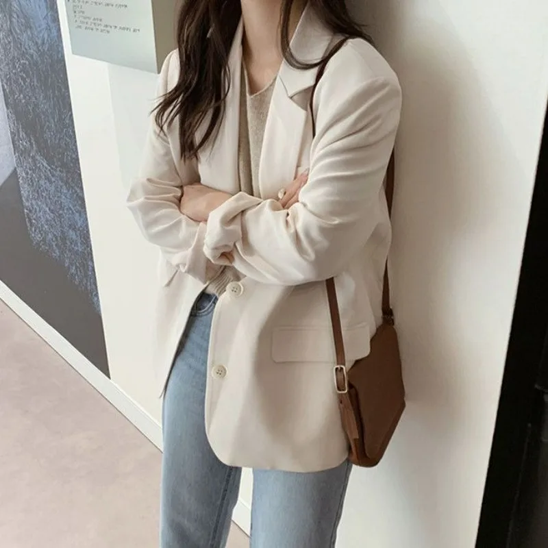 Abbigliamento da donna blazer piccolo bianco sporco 2025 Abbigliamento primaverile e autunnale Nuova versione coreana di giacca piccola da donna casual