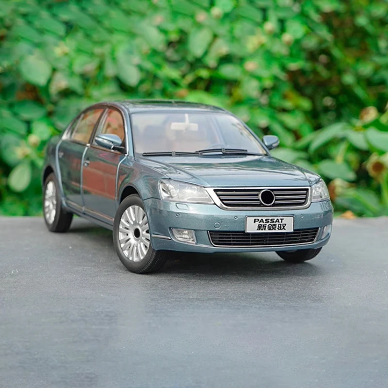 Diecast 1:18 Scale PASSAT Lingyu Alloy Car Model Finished Product Simulation Toy Collection Gift Static Model Souvenir