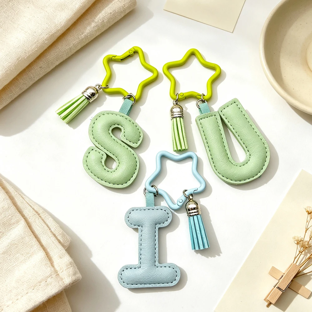 A-Z Alphabet Namens-Initialen Schlüsselanhänger Buntes PU-Leder Stern Quaste Schlüsselring Niedlicher Taschenanhänger Personalisiertes Mädchengeschenk – Detail 3