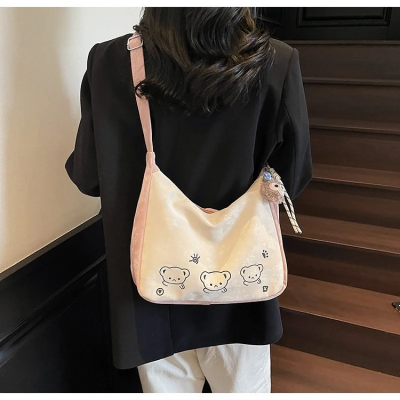 

Trendy Convertible Backpack Bag For Women In Leather That Transforms From Backpack To Crossbody For Commuting And Travel