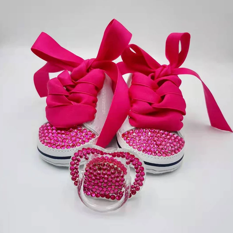 Dollbling-Sapatos de bebê de diamante, conjunto de chupeta de bebê, roupa vermelha e azul, presente do berçário, sapatos de primeiro aniversário da