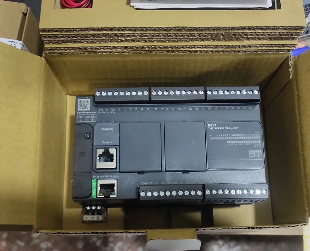 새로운 TM241CE40T TM241CE40U TM221CE40R TM221CE40T 1년 보증