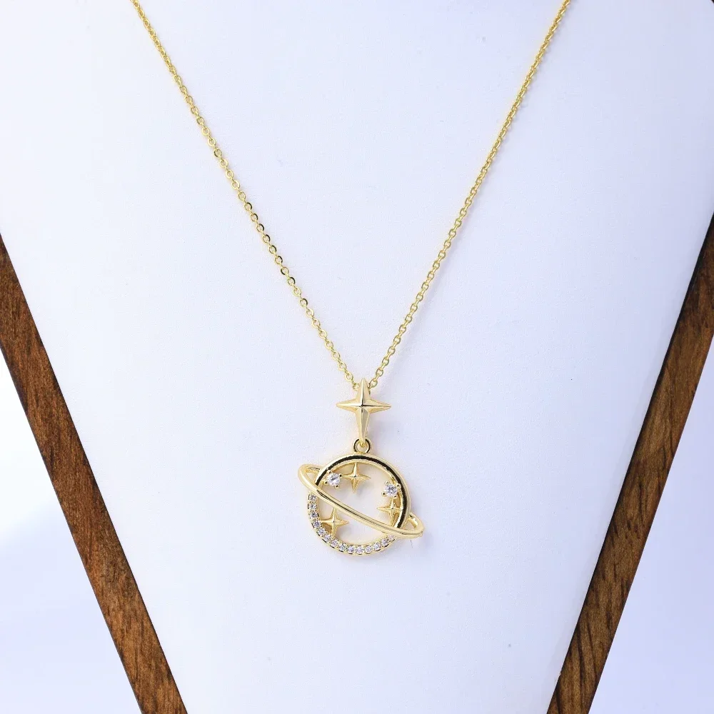 Collana alla moda in acciaio al titanio per donna - Ciondolo con zirconi intarsiati, decorazione elettrolitica 18K, gioielli durevoli con catena di clavicola,