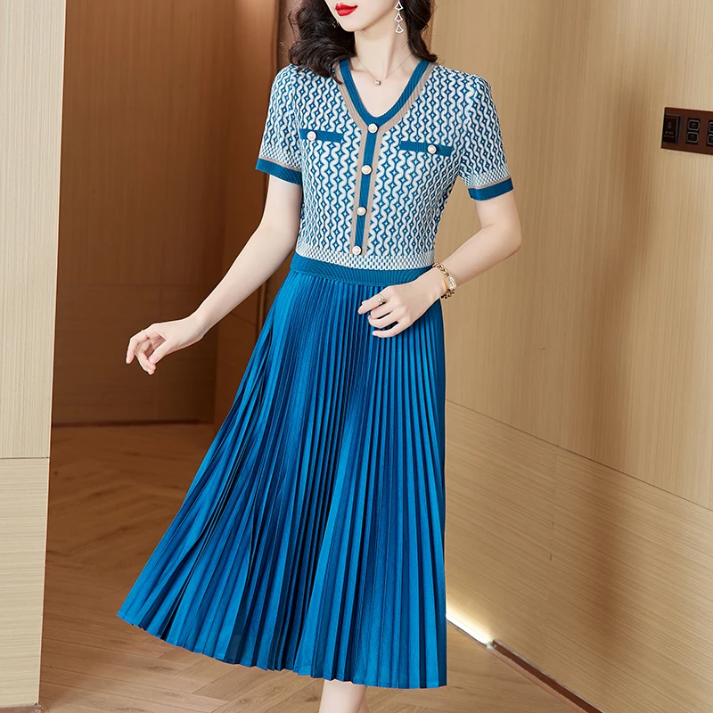 2024 Summer New Folded Dress Small Fragrant Style Checkered Splicing Fashionable High end Slimming and Stylish Large Size Skirt