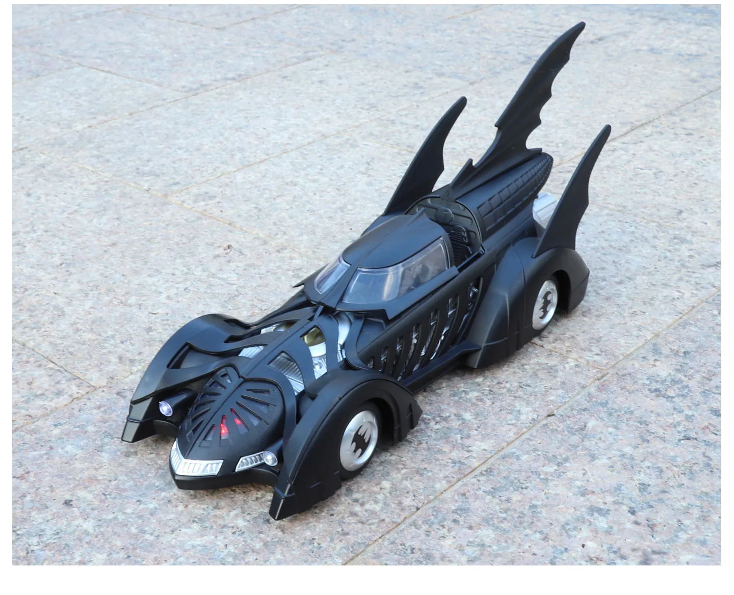 1/24 Classic Movie Car 1995 Batmobile Concept Bat Sports Car Model Alloy Metal Racing Vehicle Car Model Sound Light Kid Toy Gift