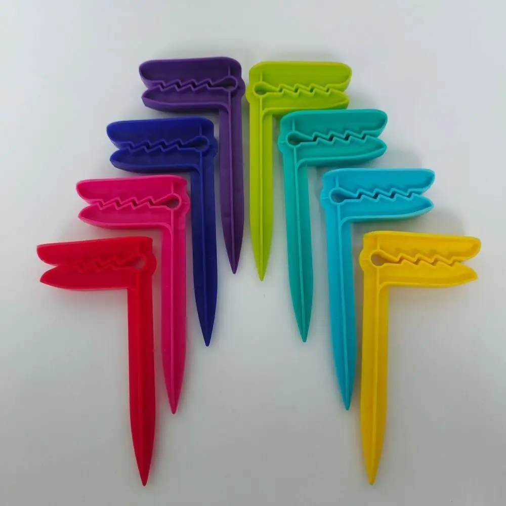 4Pcs Windproof Beach Blanket Anchor Peg Heavy Duty Non-Slip Picnic Mat Ground Peg Clip Durable Portable Beach Towel Anchor Clip