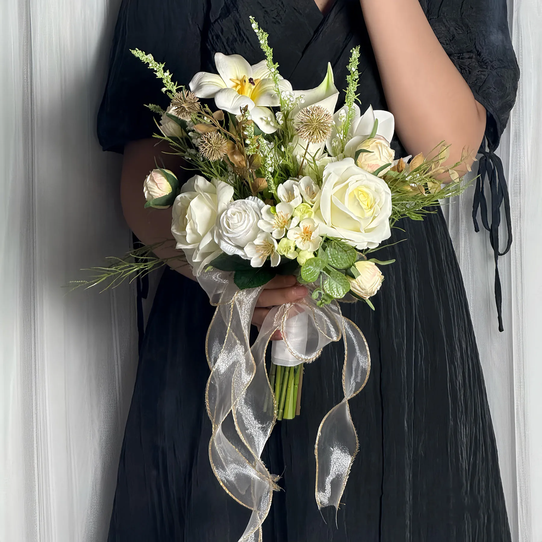 

Bridal Wedding Holding Flower Wedding Simulation Flower White Engagement Bell Orchid Outdoor Shooting Props