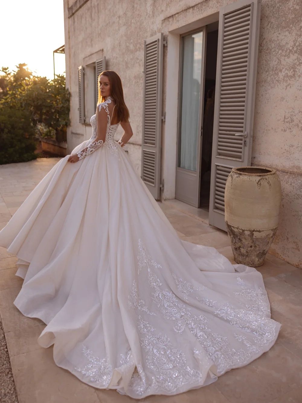 Abito da sposa ricamato in tulle glitterato Abito da sposa modesto a maniche lunghe con colletto alto Abiti cautivanti personalizzati per la sposa
