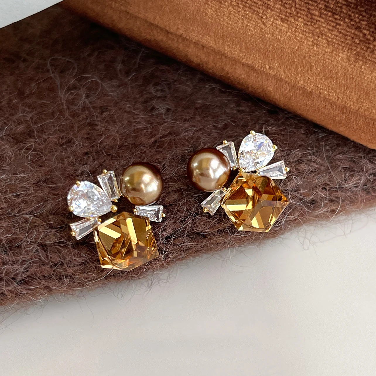2025 Neue Champagnerfarbene Block-Imitation Kristall-Strass-Ohrringe für Damen, Trendiger Schmuck, Luxuriöse Accessoires – Detail 14