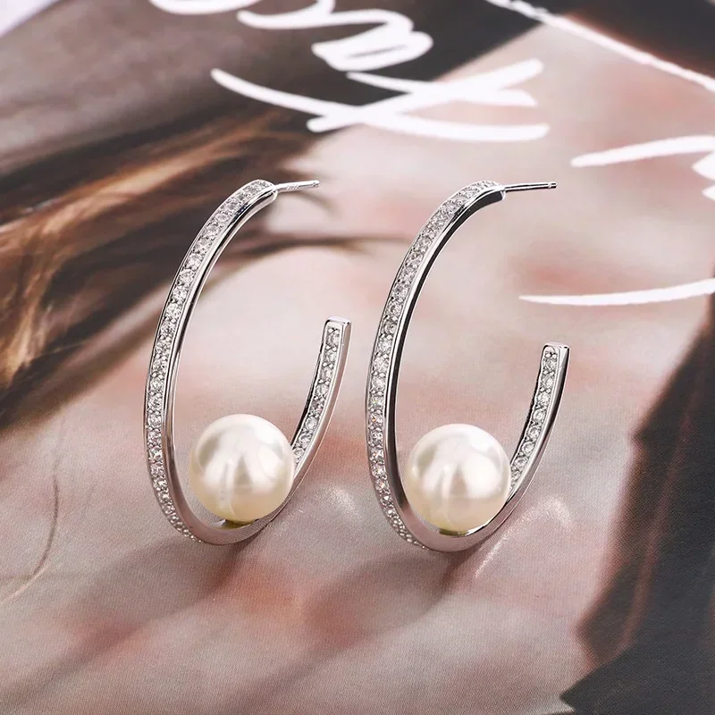 

Luxurious Pearl Hoop Earrings 2024 Trend for Women Sophisticated Design with Sparkling Crystals Gray White Pearls Jewelry Gift