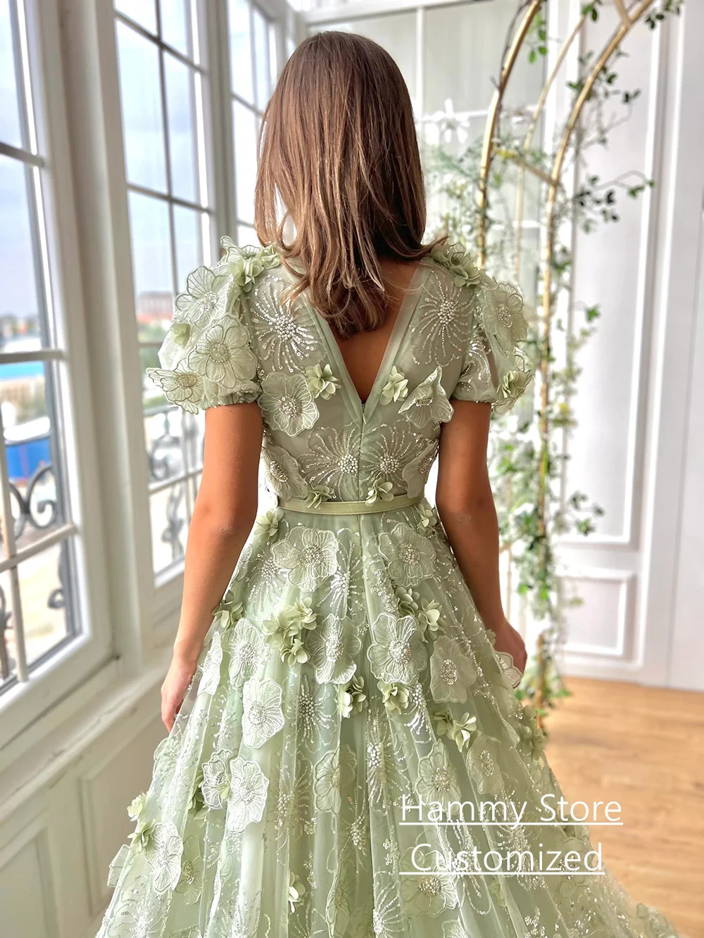 فساتين سهرة رائعة من الدانتيل على شكل زهرة لامعة مخصصة بأكمام قصيرة ورقبة على شكل V مطرز بالخرز على شكل حرف A فستان حفلة عيد الميلاد