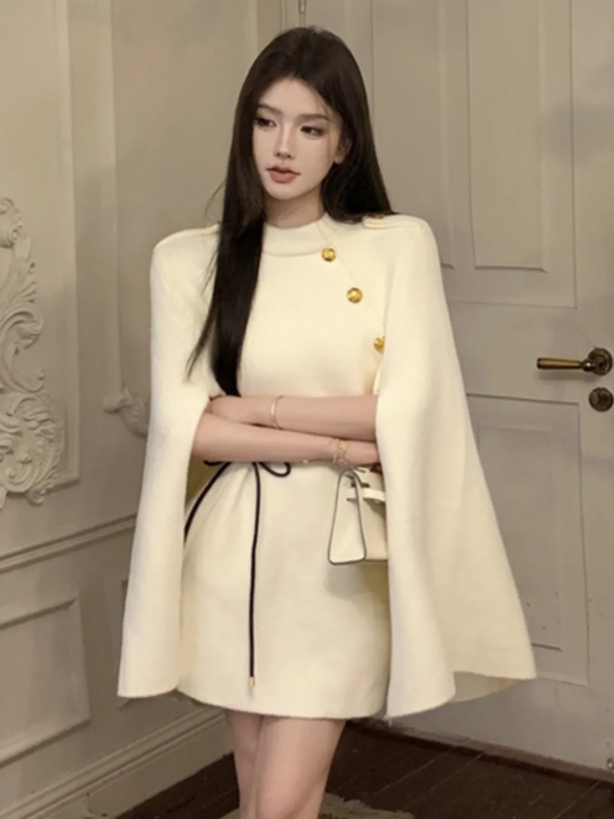 

2023 New Women's Little Bla Dr Sle Coat Woolen Cloak Lazy Faion Mid-Length Korean Version round Ne Single Button