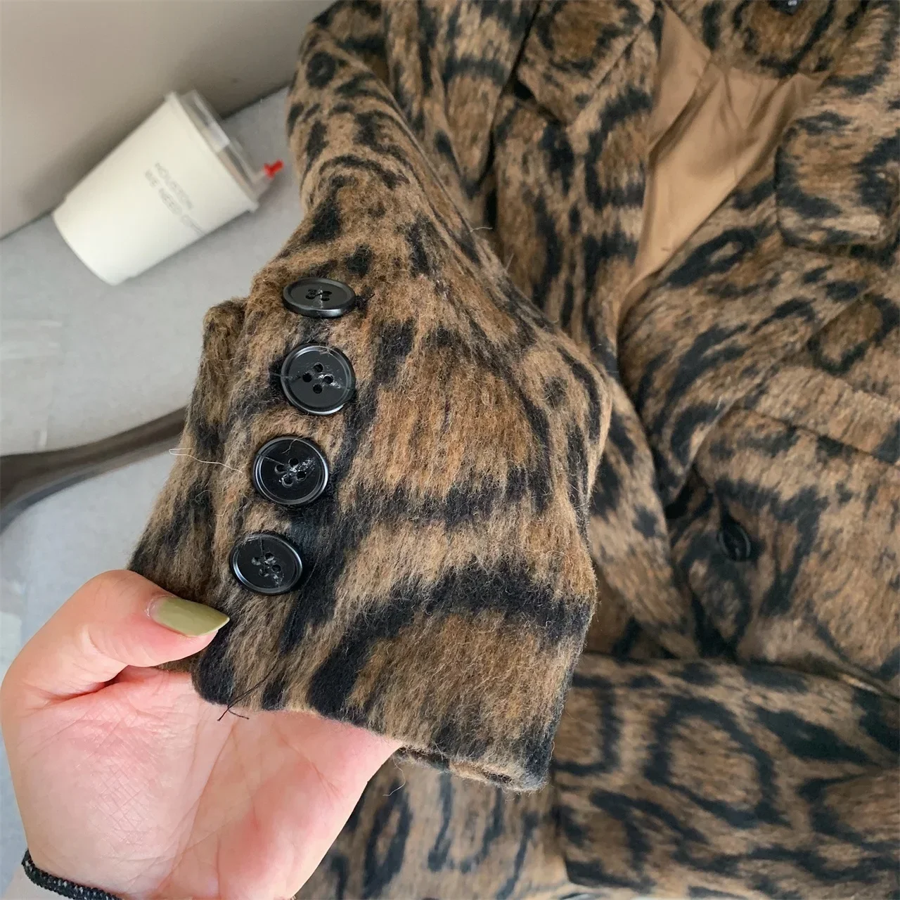 Brown Leopard-print Mid-length Hepburn Coat For winter 2024 Double-breasted Long Woolen Trench coat Runway Fashion