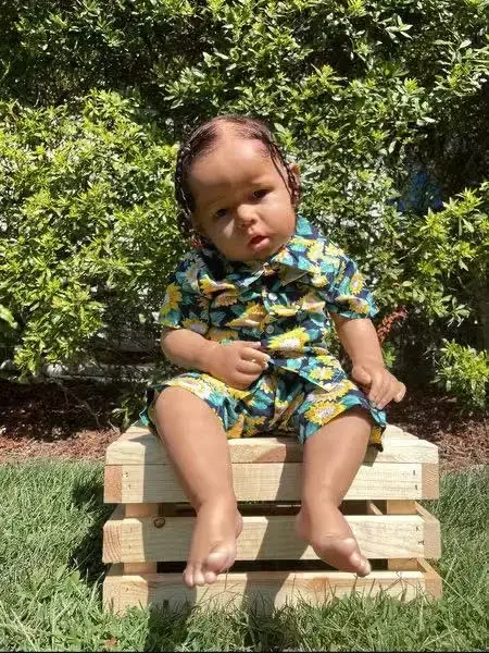 Muñeca Reborn Baby Liam de 28 pulgadas, suministro limitado personalizado, piel oscura, ya terminada, con diferentes vestidos
