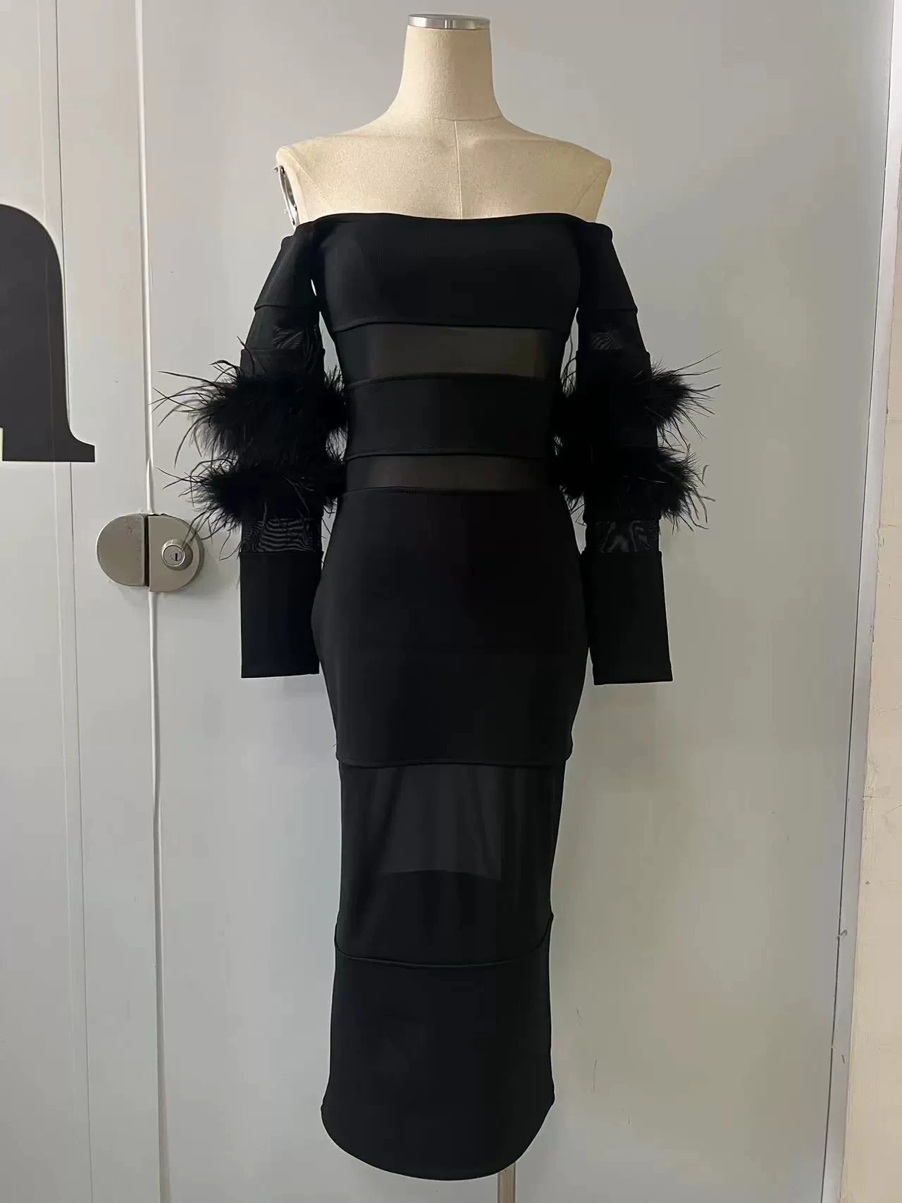 فستان نسائي جديد بأكمام طويلة 2025 من الريش الشبكي بكتف واحد مثير بأشرطة ضيقة-GZXX1078